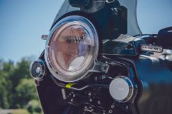 Protección de faro auxiliar