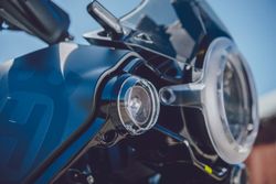 Protección de faro auxiliar